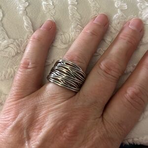 Rhodium Lia Sophia Ring!🩶. Size 7